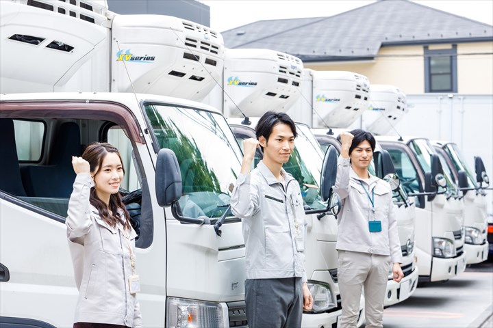 《袋井市》週払いOK・3ｔ～4ｔ車での飲料の店舗配送ドライバー！（週休2日・AT限定相談可能）