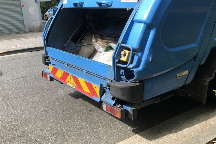 《川越市》週払いOK・5ｔパッカー車での食品工場からの資源ごみの回収ドライバー！（Web面接OK・時間外勤務ほぼ無し）