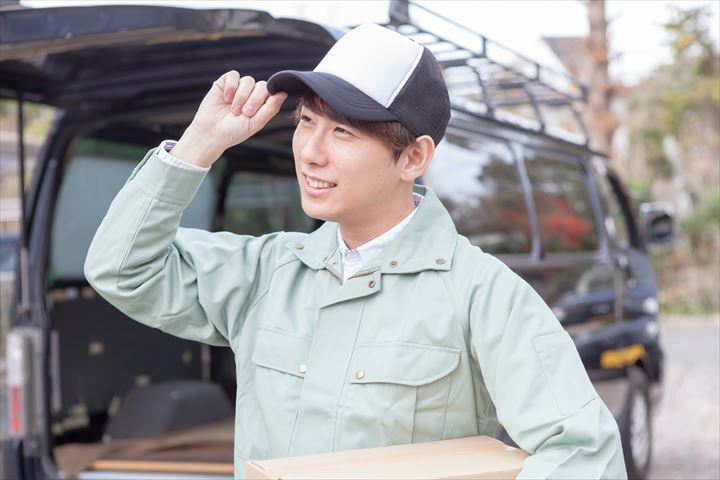 《静岡市駿河区》週払いOK・1BOX車での企業や現場への内装資材の配送ドライバー！（Web面接OK・AT限定OK）