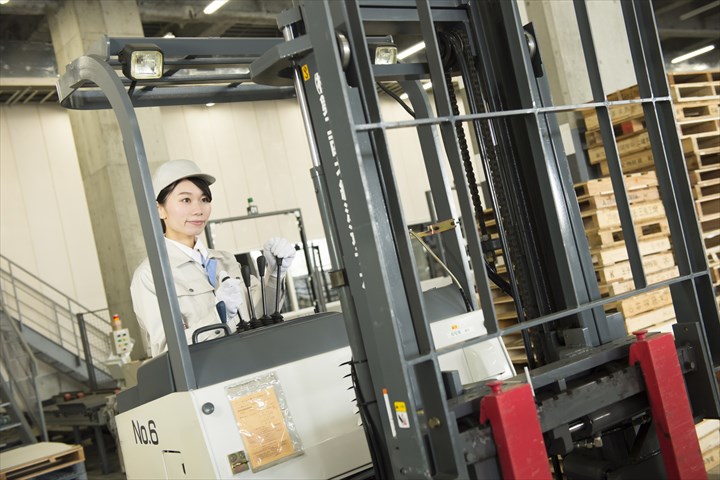 《海部郡飛島村》週払いOK・フォークリフトでの建築資材の入出庫作業！（未経験歓迎・高時給）