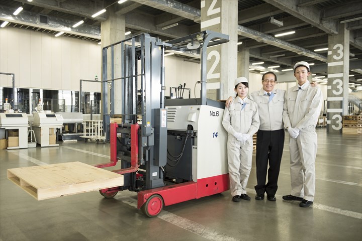 《草津市》週払いOK・フォークリフトを使用した部品類の入出庫作業スタッフ！（土日祝休み・経験があれば無資格OK）