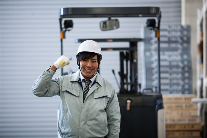 《岡崎市》週払いOK・大型車での自動車部品のセンター間配送兼構内作業スタッフ！（土日休み・高時給）