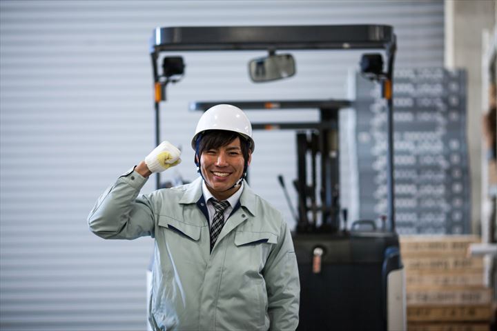 《小山市》週払いOK・リーチフォークでのリサイクル工場内の作業スタッフ！（Web面接OK・未経験OK）