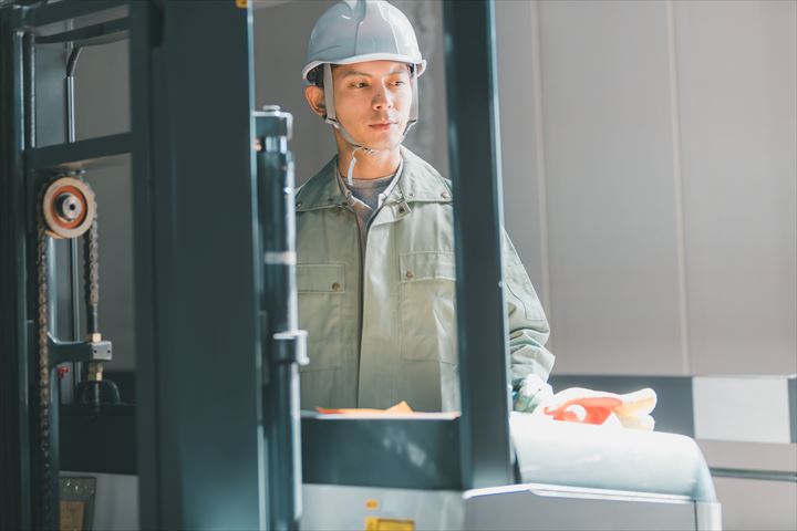 《深谷市》週払いOK・リーチフォークでの日用雑貨の入出庫作業スタッフ！（土日祝休み・業務延長ほぼなし）