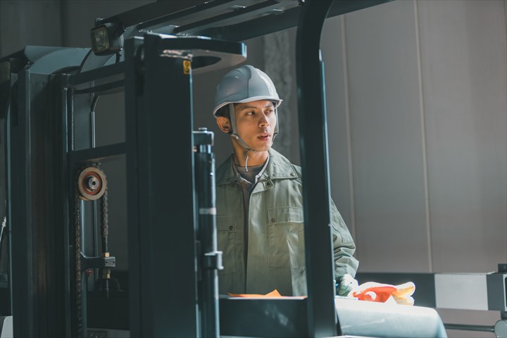 《比企郡吉見町》週払いOK・リーチフォークを使用したプラスチック製品の入出庫スタッフ！（土日休み・高時給）