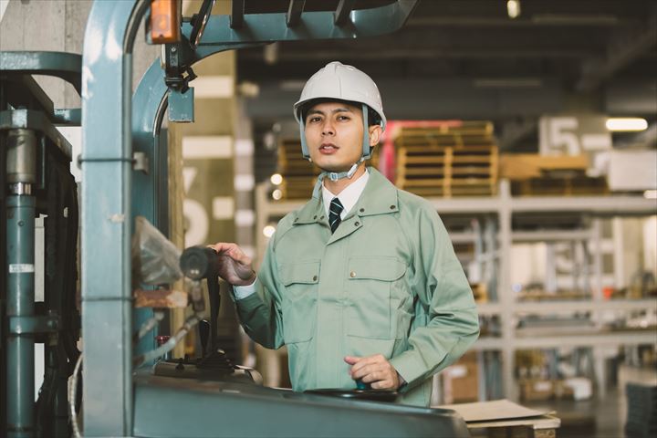 《東大和市》週払いOK・冷蔵庫内での飲食物の入出庫作業スタッフ！（Web面接OK・週休2日）