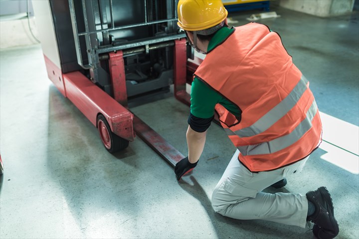 《知多郡東浦町》週払いOK・倉庫内でのフォークリフトの点検・運搬業務スタッフ！（高時給・週休2日）