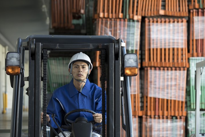 《安城市》週払いOK・リーチフォークを使用した段ボール製品の格納作業スタッフ！（高時給・土日祝休み）