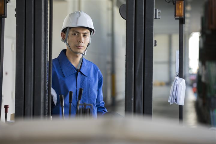 《高崎市》週払いOK・リーチフォークでのトラックへの積み込み作業スタッフ！（週休2日・高時給）