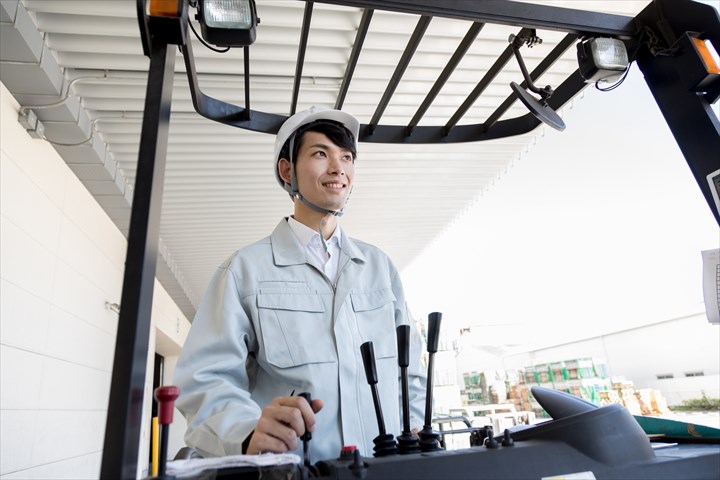 《大阪市此花区》週払いOK・冷凍、冷蔵倉庫内でのリーチフォークを使用した入出庫作業スタッフ！（週休2日・時間外勤務ほぼ無し）