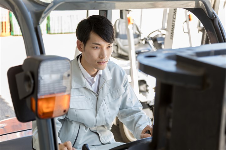 《千葉市美浜区》週払いOK・構内での古紙などの仕分け作業スタッフ！（高時給・週休2日）