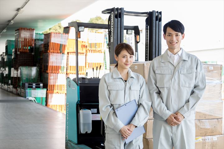 《板橋区》週払いOK・フォークリフトでの紙製品の入出庫作業スタッフ！（Web面接OK・高収入）