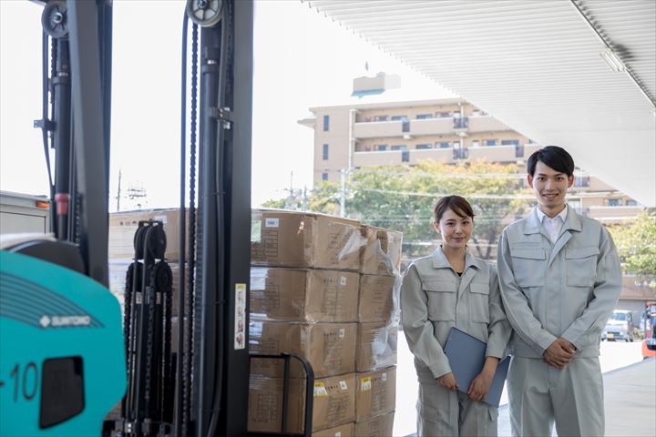 《川越市》週払いOK・フォークリフトを使用した部品の入庫スタッフ！（Web面接OK・短時間19:00～23:00）