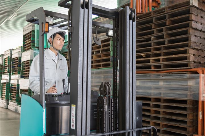 《長生郡長柄町》週払いOK・カウンターフォークでの飲料の入出庫作業スタッフ！（Web面接OK・土日祝休み）