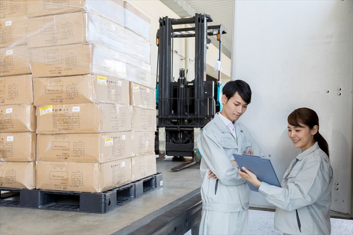 《西宮市》週払いOK・倉庫内でのリーチフォークを使用した食品の入出庫作業スタッフ！（Web面接OK・週3日～相談可）