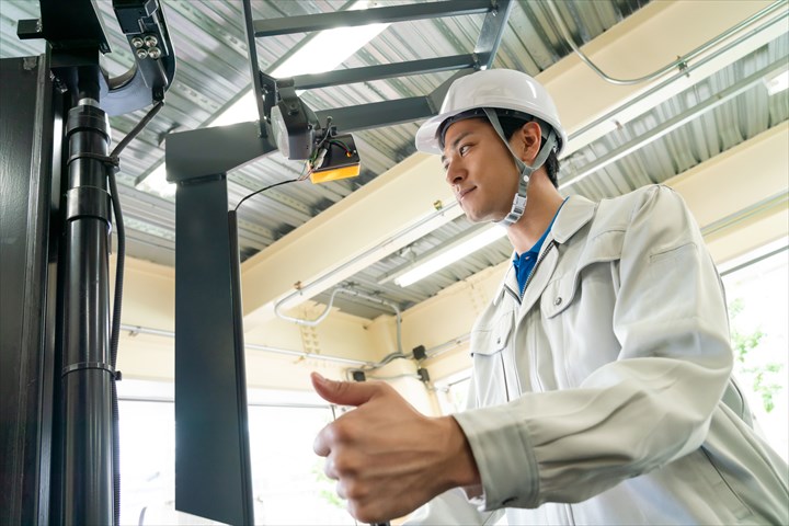 《四街道市》週払いOK・2ｔ車での企業への配管材料の配送ドライバー！（土日祝休み・時間外勤務ほぼなし）