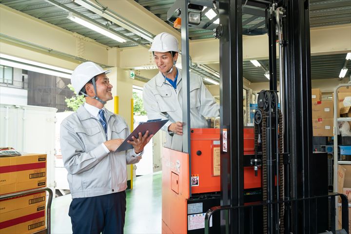 《加須市》週払いOK・リーチフォークを使用した食品類などの入出荷作業スタッフ！（週休2日・高時給）