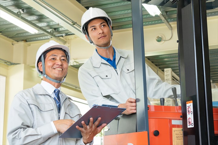 《堺市堺区》週払いOK・リーチフォークを使用した常温倉庫内での入出庫作業スタッフ！（Web面接OK・短時間）