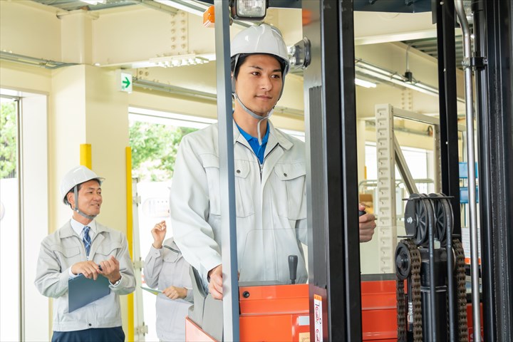 《座間市》週払いOK・倉庫内でのリーチフォークを使用した食品の入出庫作業スタッフ！（高時給・週2日～相談可）