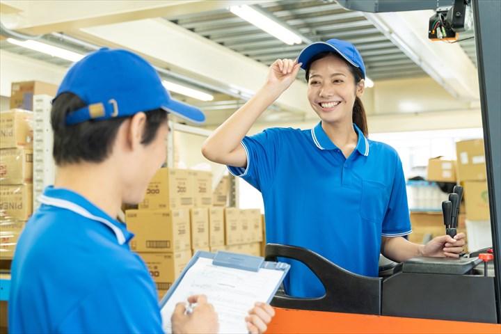 《八潮市》週払いOK・リーチフォークでの食品の入出庫作業スタッフ！（高時給・日勤）