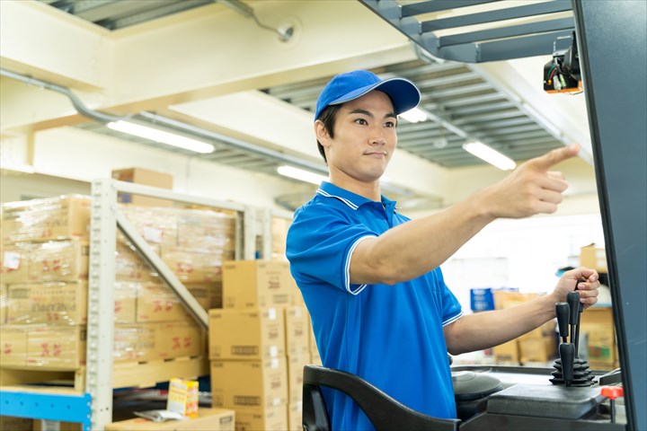 《愛西市》週払いOK・リーチフォークを使用した日用雑貨の出荷作業スタッフ！（土日休み・高時給）