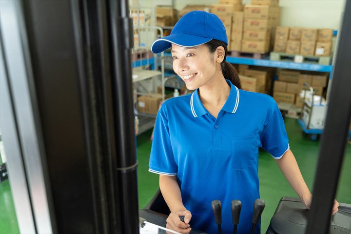 《愛西市》週払いOK・リーチフォークを使用した日用雑貨の出荷作業スタッフ！（土日休み・高時給）