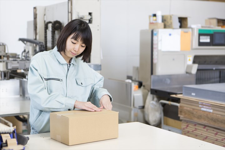 《さいたま市見沼区》週払いOK・倉庫内での3温帯食材のピッキング作業スタッフ！（Web面接OK・業務延長ほぼ無し）