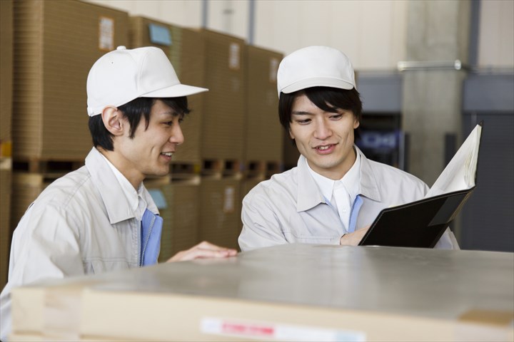 《美濃加茂市》週払いOK・倉庫内での建築資材の仕分け作業スタッフ！（短時間22:00～3:00・週休2日）