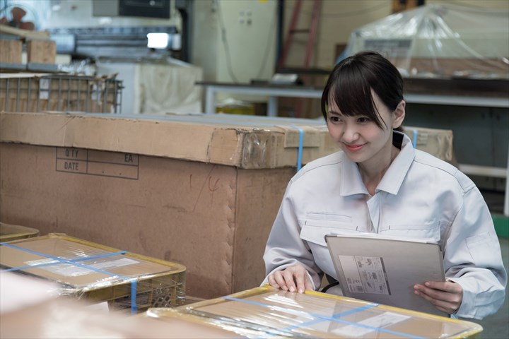 《八幡市》週払いOK・運送会社のホームでの荷物の仕分け作業スタッフ！（Web面接OK・週休2日）