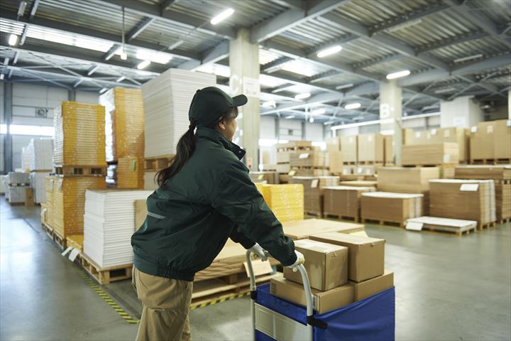 《あま市》週払いOK・物流倉庫内での仕分けや積込み作業スタッフ！（未経験OK・土日祝休み）