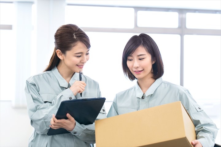 《川崎市川崎区》週払いOK・物流施設内での雑貨の仕分け作業スタッフ！（未経験歓迎・シニア活躍中）