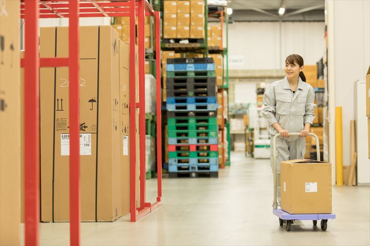 《柏市》週払いOK・物流倉庫内での仕分けや積込み作業スタッフ！（未経験OK・土日祝休み）