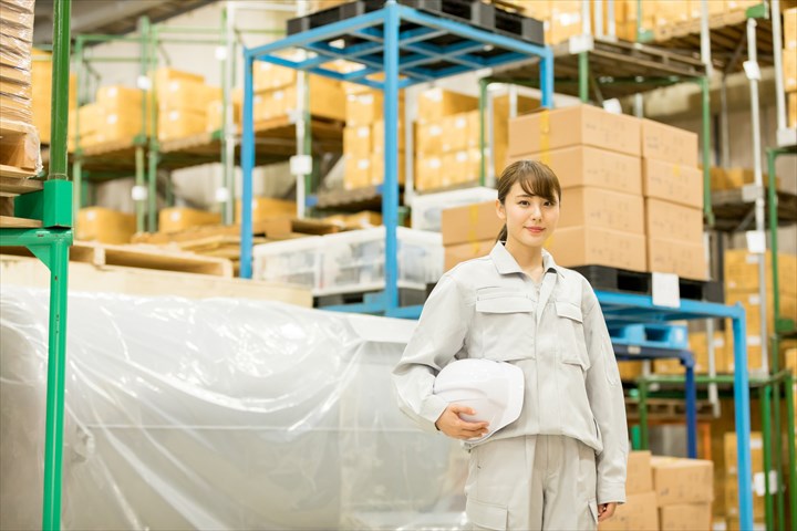 《伊賀市》週払いOK・フォークリフトでの物流センター内での商品の出荷作業スタッフ！（土日祝休み・未経験歓迎）