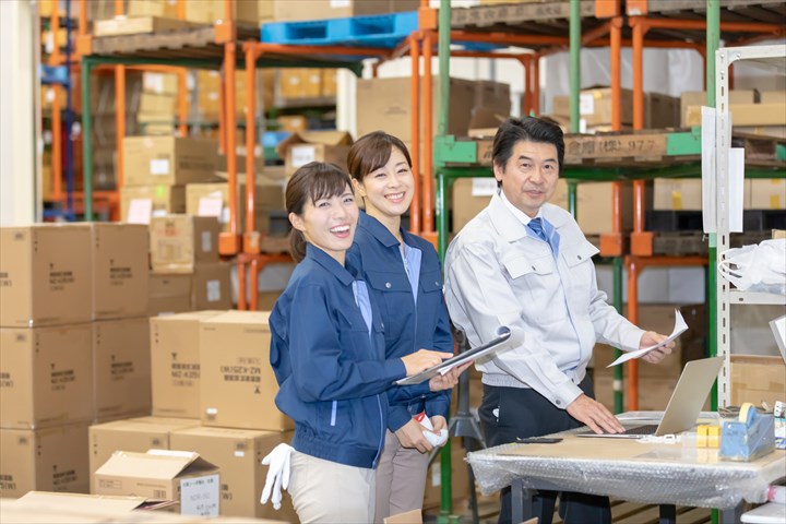 《愛甲郡愛川町》週払いOK・倉庫内でのパン製品の仕分け作業スタッフ！（未経験歓迎・短時間15:00～21:00）