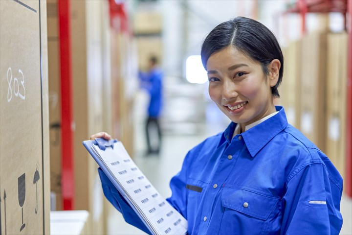 《八尾市》週払いOK・倉庫内での段ボールの出荷作業スタッフ！（未経験歓迎・土日祝休み）