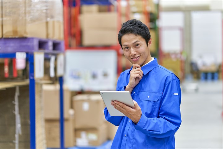 《摂津市》週払いOK・スーパー向け食品の仕分け作業スタッフ！（Web面接OK・WワークOK）