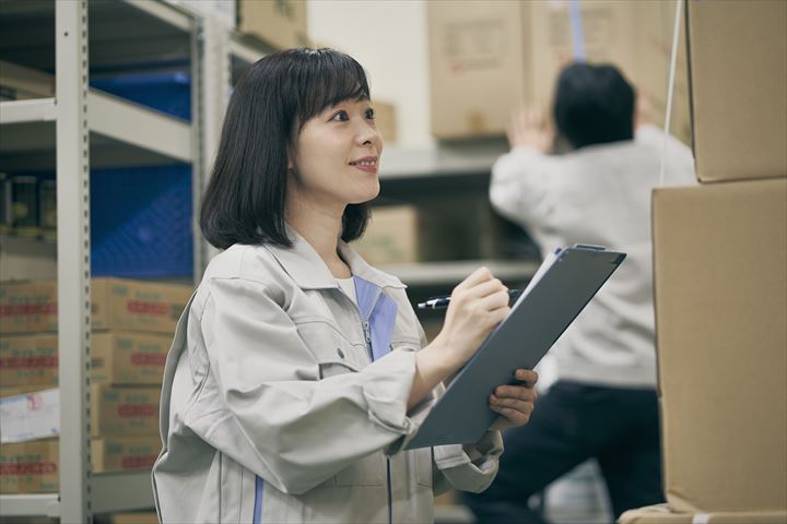 《板橋区》週払いOK・倉庫内での常温食品や飲料のピッキングや仕分け作業スタッフ！（Web面接OK・未経験OK）