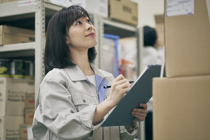 《四日市市》週払いOK・物流倉庫内での仕分けや積込み作業スタッフ！（未経験OK・土日祝休み）