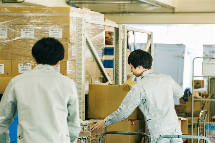 《厚木市》週払いOK・倉庫内でのチルド食品などの仕分け作業スタッフ！（週休2日・未経験OK）