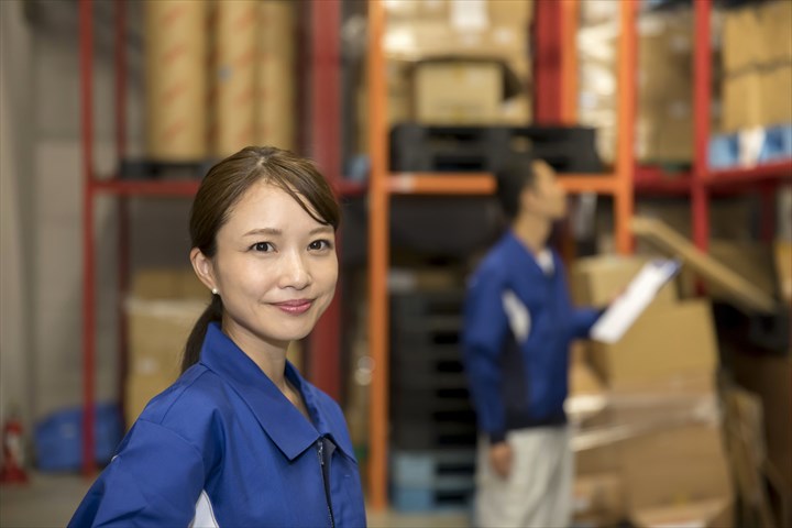 《横浜市神奈川区》週払いOK・倉庫内での食品等の入出庫作業スタッフ！（高時給・土日祝休み）