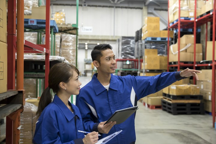 《豊田市》週払いOK・トラックへのタイヤの積み込み作業スタッフ！（土日祝休み・Wワーク歓迎）