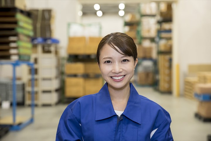 《久世郡久御山町》週払いOK・冷蔵倉庫内でのチルド食品のピッキングや仕分け作業スタッフ！（Web面接OK・週休2日）