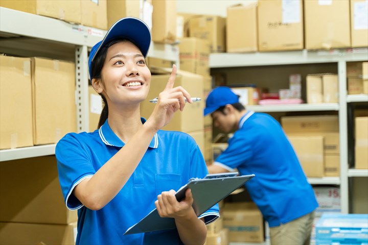 《大阪市浪速区》週払いOK・倉庫内でのアパレル商品の入出庫作業スタッフ！（未経験歓迎・週3日～相談可）