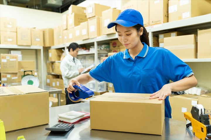 《深谷市》週払いOK・フォークリフトを使用した倉庫内での一般貨物の仕分け作業スタッフ！（高時給・土日休み）