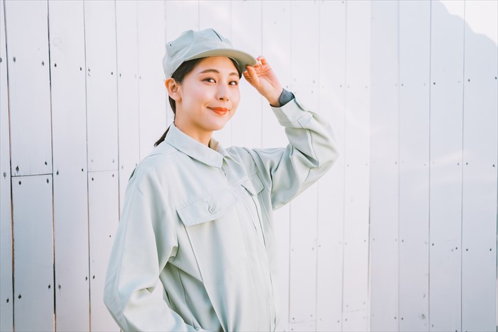 《四日市市》週払いOK・倉庫内での飲料の検品、積込み作業スタッフ！（短時間16:30～20:30・未経験歓迎）