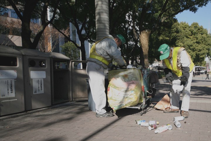 《足立区》週払いOK・産廃回収の助手スタッフ！（Web面接OK・週休2日）