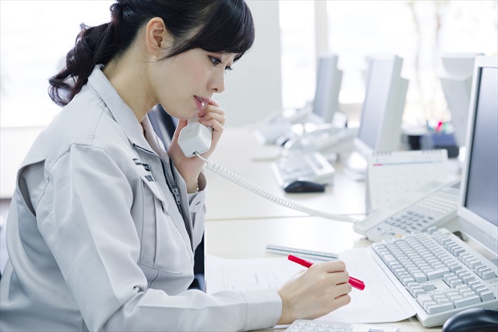 《和歌山市》週払いOK・整備工場の事務所内での事務スタッフ！（土日祝休み・日勤）