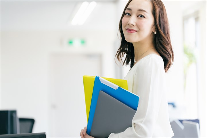 《千葉市中央区》週払いOK・献血ルームでの看護師の事務的補助スタッフ！（Web面接OK・高時給）