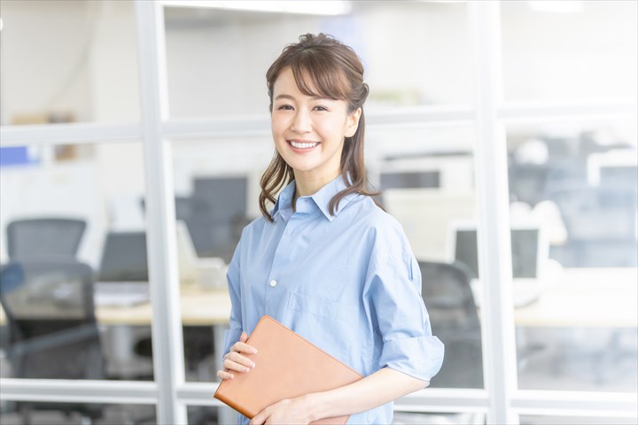 《中央区》週払いOK・物流会社内での一般事務スタッフ！（土日祝休み・高時給）