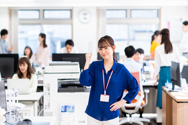 《茨木市》週払いOK・物流センター内での事務スタッフ！（Web面接OK・土日休み）